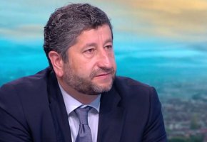 

Той обаче предупреди, че не бива да се очакват изненади, тъй като са убедени от необходимостта от правителство с втория мандат, но все така отказват да излъчат свои представители в него, тъй като вярват, че бъдещите министри трябва да имат експертен профил.