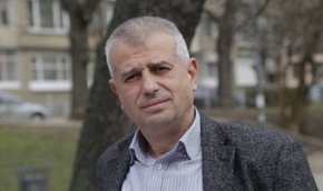 
И допълни, че Сотир Цацаров е "пробутал" Иван Гешев на ВСС като човек без бекграунд, "който с арогантността си да може да прикрива случвалото се в неговия мандат". 
