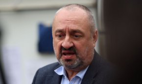 На 16 май в друго интервю той каза, че дрон обикаля жилище, което семейството му ползва.