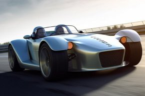 
Caterham Cars стартира като дилърска компания, но след като Колин Чапман спира производството на любимия Lotus Seven, Caterham купува правата върху автомобила през 1973 г. и оттогава създава именно този модел.