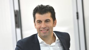 
Той съобщи още, че се връща ден по-рано от форума GLOBSEC в Братислава.

 