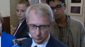 
Денков заяви, че първо ще се види на четири очи с Мария Габриел, за да уточнят как ще продължат разговорите, след което ще се проведе и официална среща. Не коментира дали ще има промени в проектосъстава на кабинета.