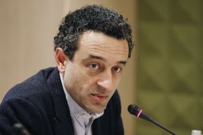 
Румен Христов – сълидер на коалицията ГЕРБ/СДС - партньор в правителството, потвърди информацията, изнесена първо от 19 минути за номинацията на Даниел Лорер от ПП за еврокомисар.