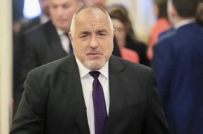 
Изборът му предизвика спор между "Възраждане" и ПП-ДБ. Цончо Ганев обяви, че формацията му няма да участва в гласуването, както са постъпили и когато Делян Пеевски беше предложен от ДПС за член на Комисията по конституционни въпроси, за да не се превръщат в параван, скриващ истинската управленска коалиция.