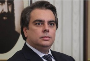 
Бившият коалиционен партньор на ППДБ, който именно заради Асен Василев и управлението на финансите от него свали правителството Петков – Нинова, разкри публично неизвестни факти за стъкмяването на бюджета с фалшифицирани числа