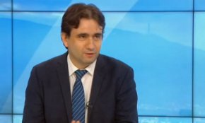 Не смята обаче, че едно коалиционно споразумение дава гаранции за алтернативни мнозинства.