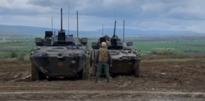 Многонационалната бойна група на НАТО на полигона в Ново село
