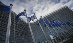 
Докладът отбелязва законодателните промени, свързани с наказателната отговорност на главния прокурор