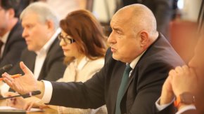 
Все още не е ясно дали и кога ще се проведе очакваната лидерска среща. 
