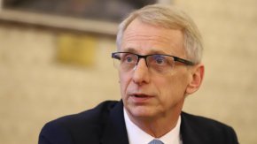 Известната тв водеща и разследващ журналист с право написа: "Не е Бенатова, а Боневска, г-н премиер! Тази, която се бута извън микрофоните в мс и всява хаос по време на брифинга със Зеленски, не съм аз. Но предполагам, че объркването е случайно, а не нарочно. Въпреки че е много неприятно да си чуя името за пореден път не на място. Аман!".
