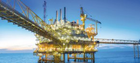 
Shell беше критикувана от активисти за климата, като професор Емили Шукбърг, климатолог от Университета в Кеймбридж, заяви, че компанията трябва да се съсредоточи върху ускоряването на екологичния преход, "а не да се опитва да внушава, че за най-уязвимите членове на обществото е най-добре да удължим използването на нефт и газ".