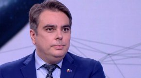 Ясно е, че тези хора са невежи технократи. Пеенето на оперни арии в свободното време не е култура. Това писмо е закъсняло", пише Милена Фучеджиева.
