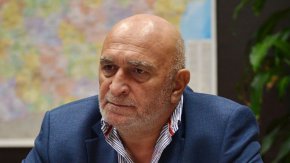Министърът на земеделието Кирил Вътев представи екипа си. Оказа се, че Вътев си е взел за съветник д-р Дамян Илиев, който е бивш шеф на БАБХ.
