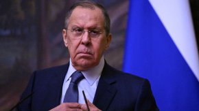 САЩ и техните съюзници се целят в Русия и Китай заради силните им отношения, твърди руският външен министър Сергей Лавров, като се позовава на заключителното комюнике от срещата на върха на НАТО в Литва тази седмица.
