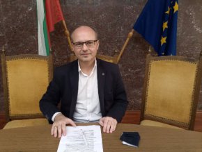 Бил е кандидат за депутат от "Евролевица", ГЕРБ и "Продължаваме промяната", както и кандидат за кмет на Ловеч от ВМРО. В началото на август 2019 г. Стойчев е уволнен дисциплинарно като директор на НАП - Ловеч