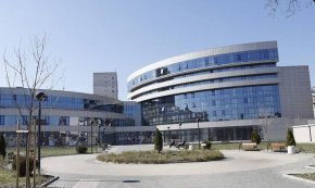 Софийската районна прокуратура привлече към наказателна отговорност румънски гражданин, противозаконно подпомагал 8 сирийски граждани да преминат през страната ни.
