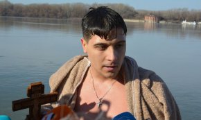 Два рекорда на Гинес подобри русенецът Теодор Цветков по време на благотворително плуване на езерото Липник.