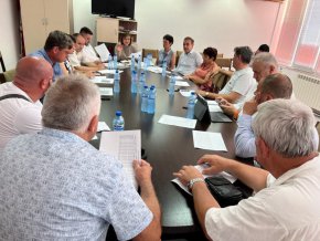 Обсъждат се актуалната политическа обстановка, местните проблеми за всяка област и подготовката за местните избори.