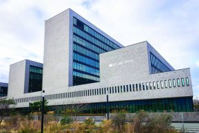 Европол осъществи международна полицейска акция срещу група, заподозряна, че променя етикетите на милиони хранителни продукти с изтекъл срок на годност и след това ги разпространява през търговските вериги