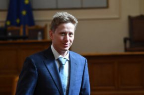По непотвърдена информация Шотев е приел зам.-министерски пост