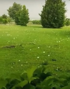 На видео, публикувано в социалните мрежи, се виждат ледени късове с огромни размери.