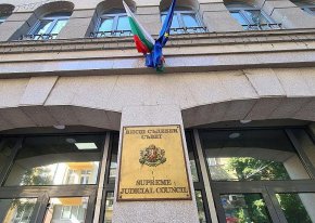 Ад хок прокурорът пък ще бъде избиран по нова система, на която съдебният съвет трябва да прави ежегодишен одит