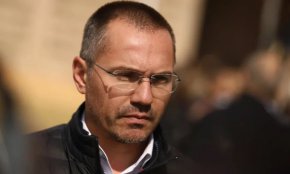 Антибългарската болшевишка власт посегна и на децата, трябва да я спрем, категоричен е той. Затова и поставя въпросите пред Европейската комисия и ще сезира и колегите си от делегацията от Съвместния парламентарен комитет ЕС – Северна Македония