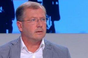 Чудя се моите колеги и съмишленици от ДБ, от ДСБ, сред които има брилянти конституционалисти, какъвто е и министърът на правосъдието Атанас Славов, не виждат ли погрома върху европейските ценности в тези мотиви