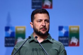 Киев се ядоса след коментари, озвучени от началника на кабинета на генералния секретар на НАТО, според когото отказът от територии, а след това - присъединяване към Алианса е възможно решение за Украйна.
