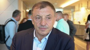 

Има и тежко ранена жена, а на мястото има засилено полицейско присъствие.
