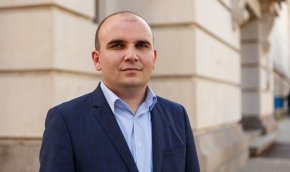 По думите му за всичко това се изисква политическо усилие и желание страната да върви в една или друга посока.
