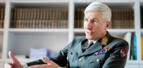 
Във връзка с украинската контраофанзива, започнала през юни, Бригер каза, че e "предпазлив в очакванията си за пробив на украинските сили през руските отбранителни линии", отбелязва Ройтерс.
