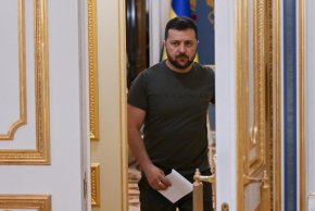 През последните няколко месеца се увеличиха ударите по руска земя, като руски официални лица твърдят, че украински безпилотни самолети и обстрел са отговорни за атаките, при които понякога са ранени или убити цивилни.
