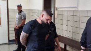 

Николаев категорично е разпознат от пострадалата Дебора по конкретни физически белези.