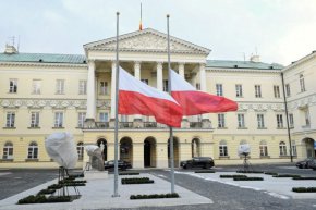 Според полското правителство въпросните политики на ЕС ще задълбочат социалното неравенство.
