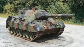 Първите 10 танка "Леопард 1" (Leopard 1), дарени от Германия, Нидерландия и Дания, са пристигнали в Украйна, а останалите са път към страната, съобщи Франс прес, като се позова на датските въоръжени сили.
