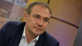 
"По-добре да има ваканция, защото ще има парламентарни групи и депутати, които ще се възползват от парламентарната трибуна и по този начин ще оказват влияние на местния вот, а и така или иначе народните представители са ангажирани с процеса на изборите". 
