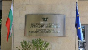 Задържането обаче ще може да се прилага също, дори ако са „налице основателни съмнения, че паричните средства, независимо от тяхната стойност, са свързани с престъпна или незаконна дейност“, както пише в закона