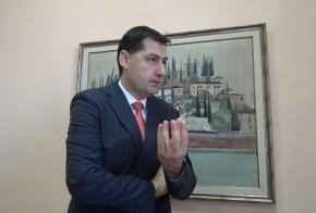 
"ИК на ГЕРБ приема оставката и благодари на Иван Тотев за работата му през годините. За временно изпълняващ длъжността областен координатор на ГЕРБ – Пловдив е утвърден настоящия кмет на район "Западен“ Димитър Колев", гласи съобщението от ръководния орган на партията на Бойко Борисов.
