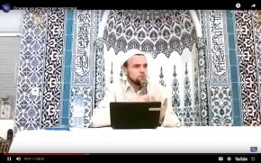 “Получих отговор от военното министерство - за което благодаря - на моя въпрос за длъжностната характеристика на “демократа от Рибново”. Сигурно не е било лесно да ми изпратят този отговор, защото той съдържа потресаващо обидна за Българската армия официална информация”, пише сега Урумов.
