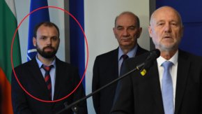 “Получих отговор от военното министерство - за което благодаря - на моя въпрос за длъжностната характеристика на “демократа от Рибново”. Сигурно не е било лесно да ми изпратят този отговор, защото той съдържа потресаващо обидна за Българската армия официална информация”, пише сега Урумов.