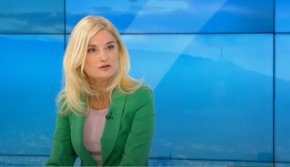 
    "По отношение на чистотата на водата официалните замервания тази година показаха, че водите на Черноморието са по-чисти, отколкото са били години преди това. Имаме вече 22 плажа със син флаги. Въпреки това се наслагваше тази информация, че нашето море е изключително мръсно, историята с тръбите и т.н."