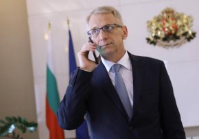
Рюте е похвалил България за вече направените стъпки в правилната посока, особено по отношение на правомощията на главния прокурор.
