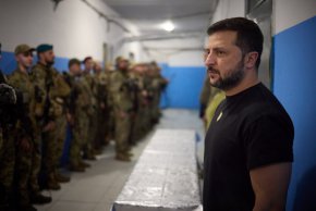 
Зеленски завършва публикацията си с думите: „България дава пример за истинска солидарност”. Припомняме, че по-рано през деня Народното събрание прие да отпадне забраната за внос на определени продукти с произход от Украйна. 