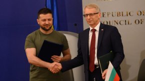 За България сумата ще възлиза на максимум 13 670 648 евро за целия период. Това са 26 737 463.48 лв. или по 6 684 365.87 лв. годишно. Вноската е изчислена на базата на дела на националния ни доход спрямо общия доход на ЕС. Същият подход е използван за всички останали държави.