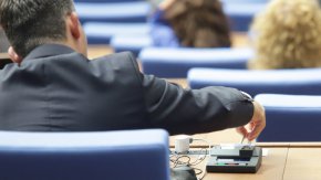 
Поредните поправки в неотдавна приетите текстове за механизма за разследване на главния прокурор бяха гласувани на първо четене със 134 гласа за, 90 въздържал се и 31 против. По темата нямаше дебати и изказвания.