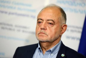 
ДАНС и Служба Военно разузнаване да не бъдат сливани в една мегаслужба, както предлага шефът на ДСБ и Атанас Атанасов, настоя лидерът на ГЕРБ Бойко Борисов. Идеята за обединението бе лансирана от съпредседателя на ДБ преди 2 седмици.