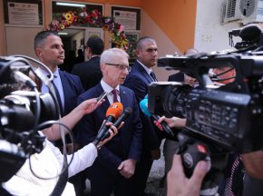 
Приетите вчера решения и ангажименти към енергетици и към земеделци не са отстъпление и компромис, а са в интерес както на държавата, така и на хората.
