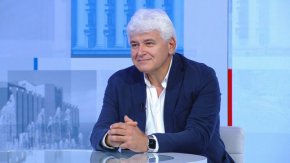 
„Много сме близо до промените в Конституцията. Не само е известна датата, на която ще започне - 6 октомври, но се знае и датата, на която ще приключи конституционната ревизия – 6 декември“, каза проф. Пламен Киров, преподавател по Конституционно право в предаването „Тази сутрин“ на бТВ.