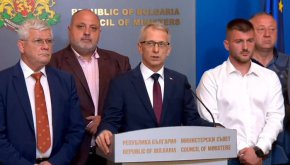 Асоциацията на земеделските производители в България скочи срещу меморандума, подписан с кабинета. Според тях той не удовлетворява напълно искането на протестиращите фермери за защита на българската селскостопанска продукция